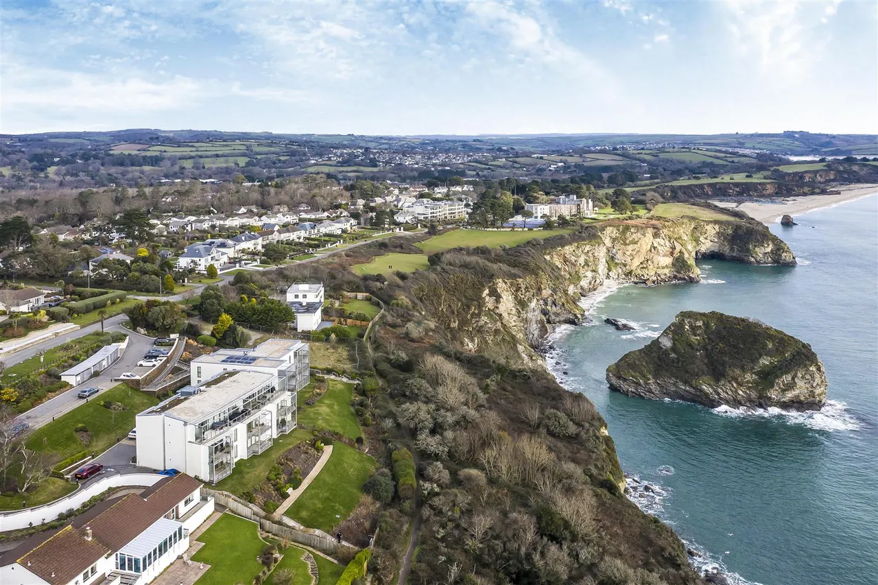 2 bed flat for sale, Sea Road, Carlyon Bay