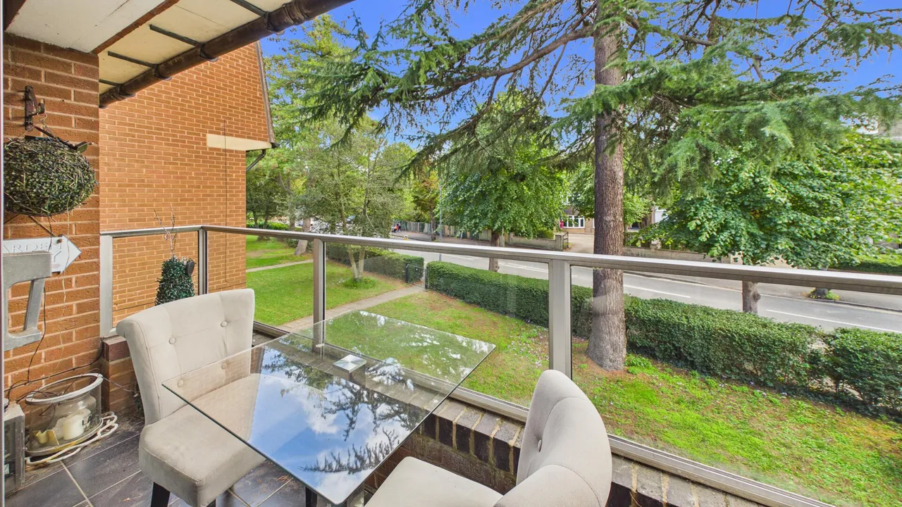2 bed flat for sale, Broadway, Peterborough