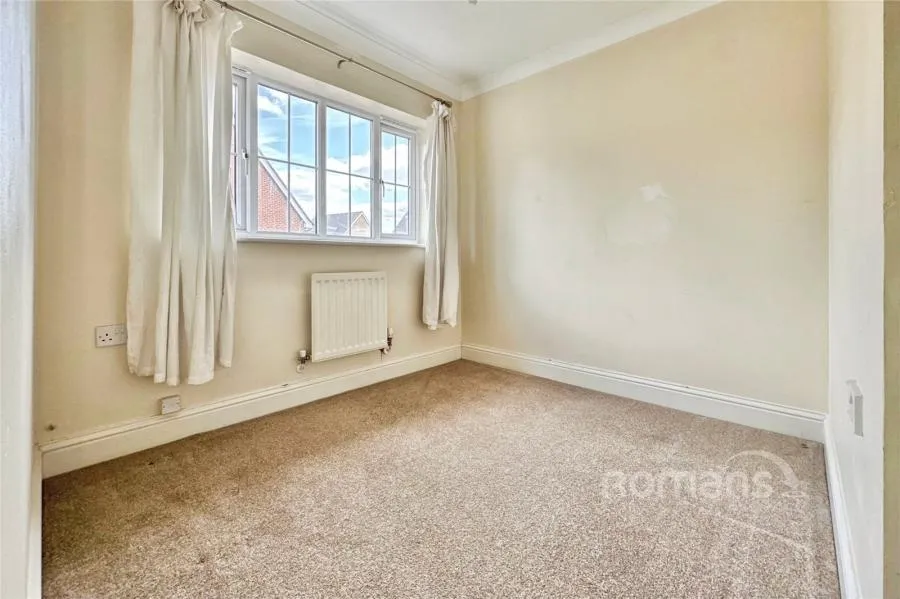 Alford Close, Sandhurst, GU47, photo 11