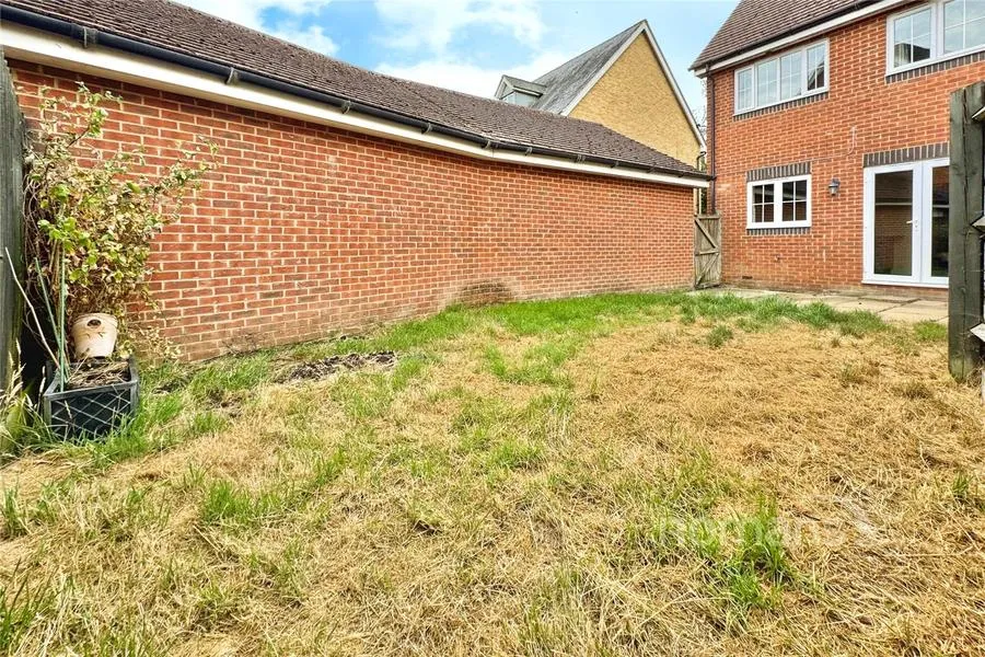 Alford Close, Sandhurst, GU47, photo 14