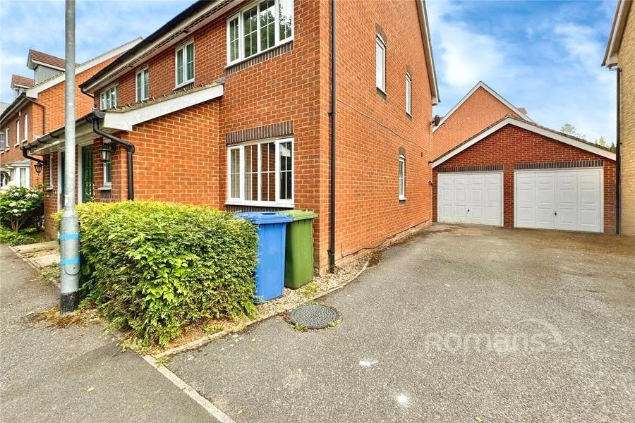 Alford Close, Sandhurst, GU47, photo 15