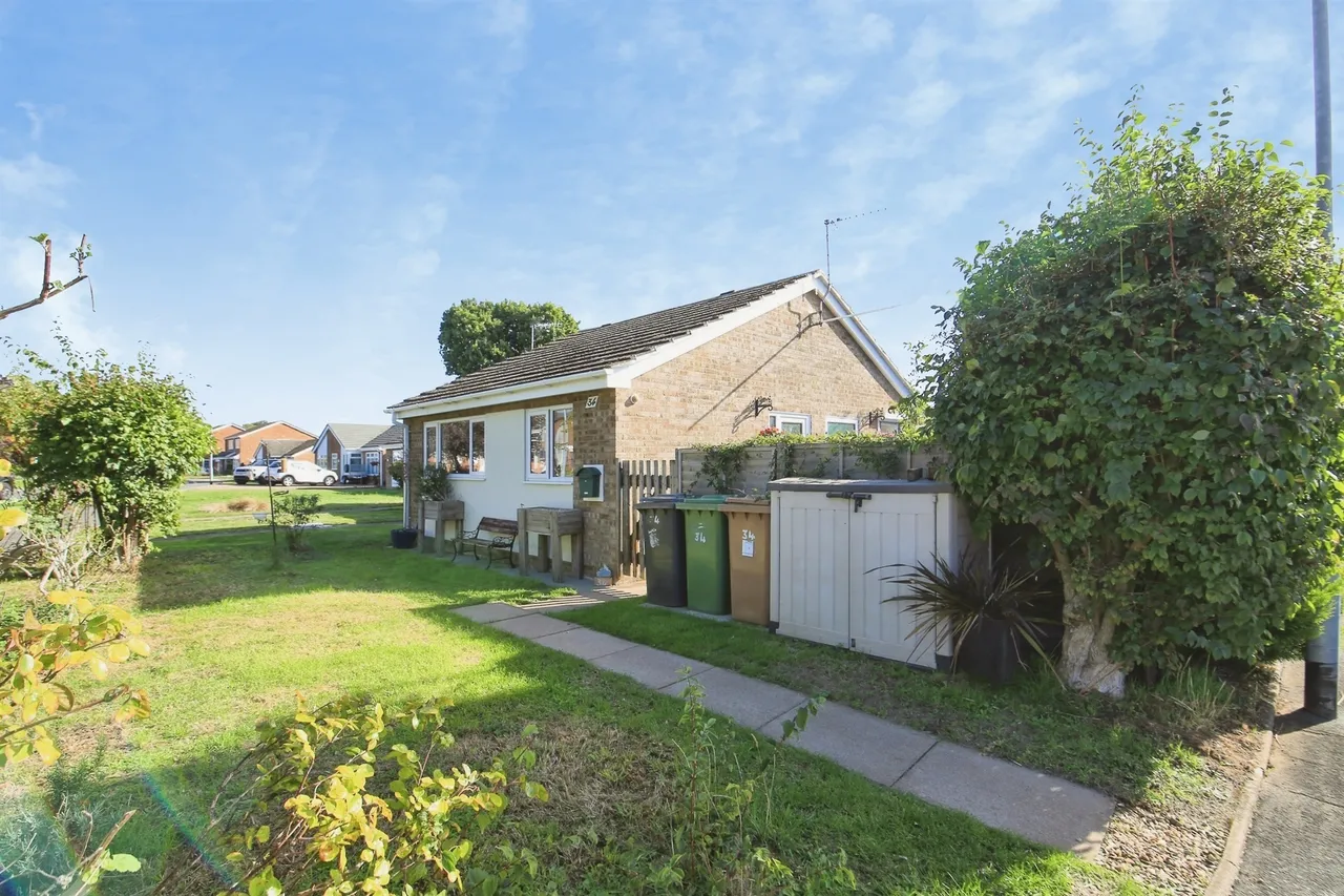 2 bed house for sale, Harewood Gardens, Peterborough, PE3