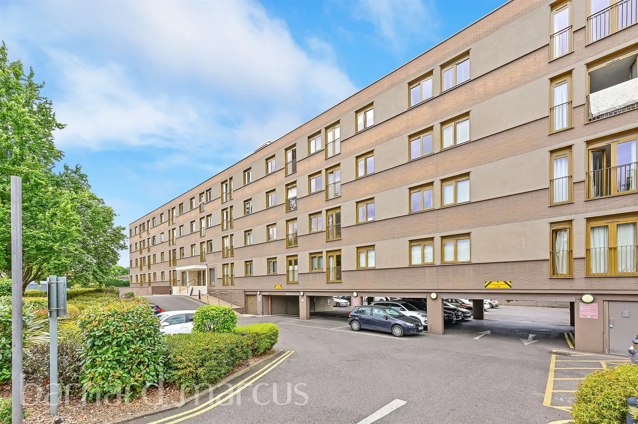 London Road, Cheam, SM3, photo 11