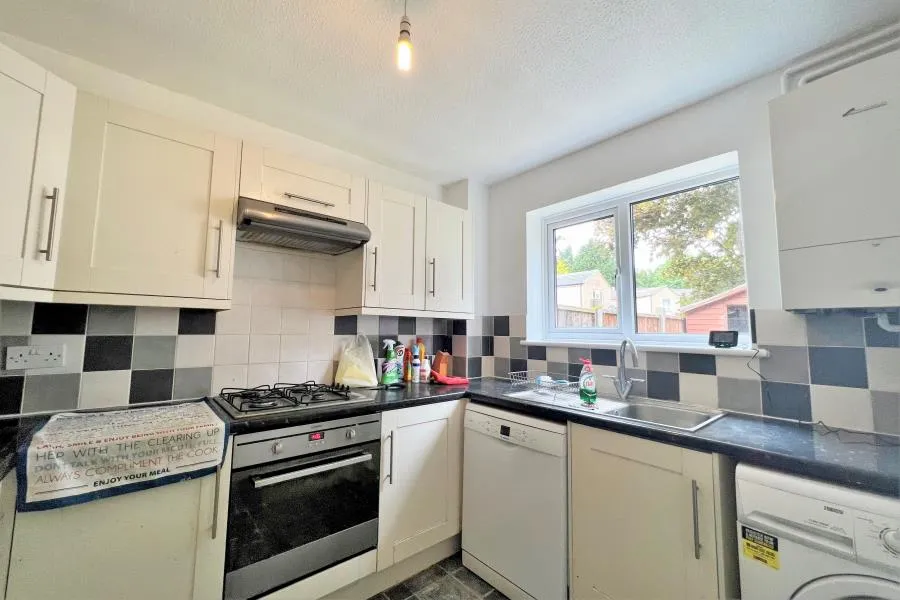Roundthorn Way, Woking, GU21, photo 2