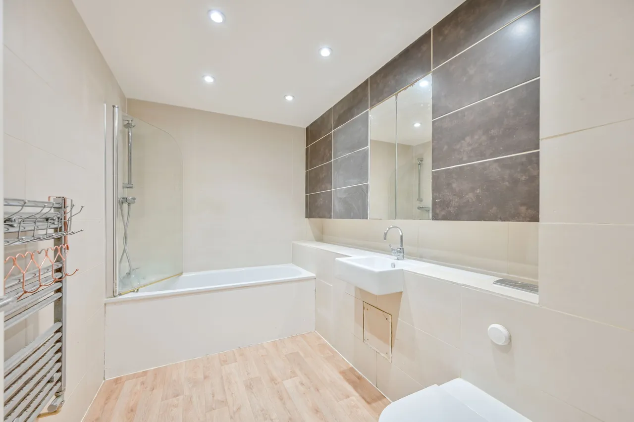 Flat 3, 14 Elm Road, Wembley, photo 3