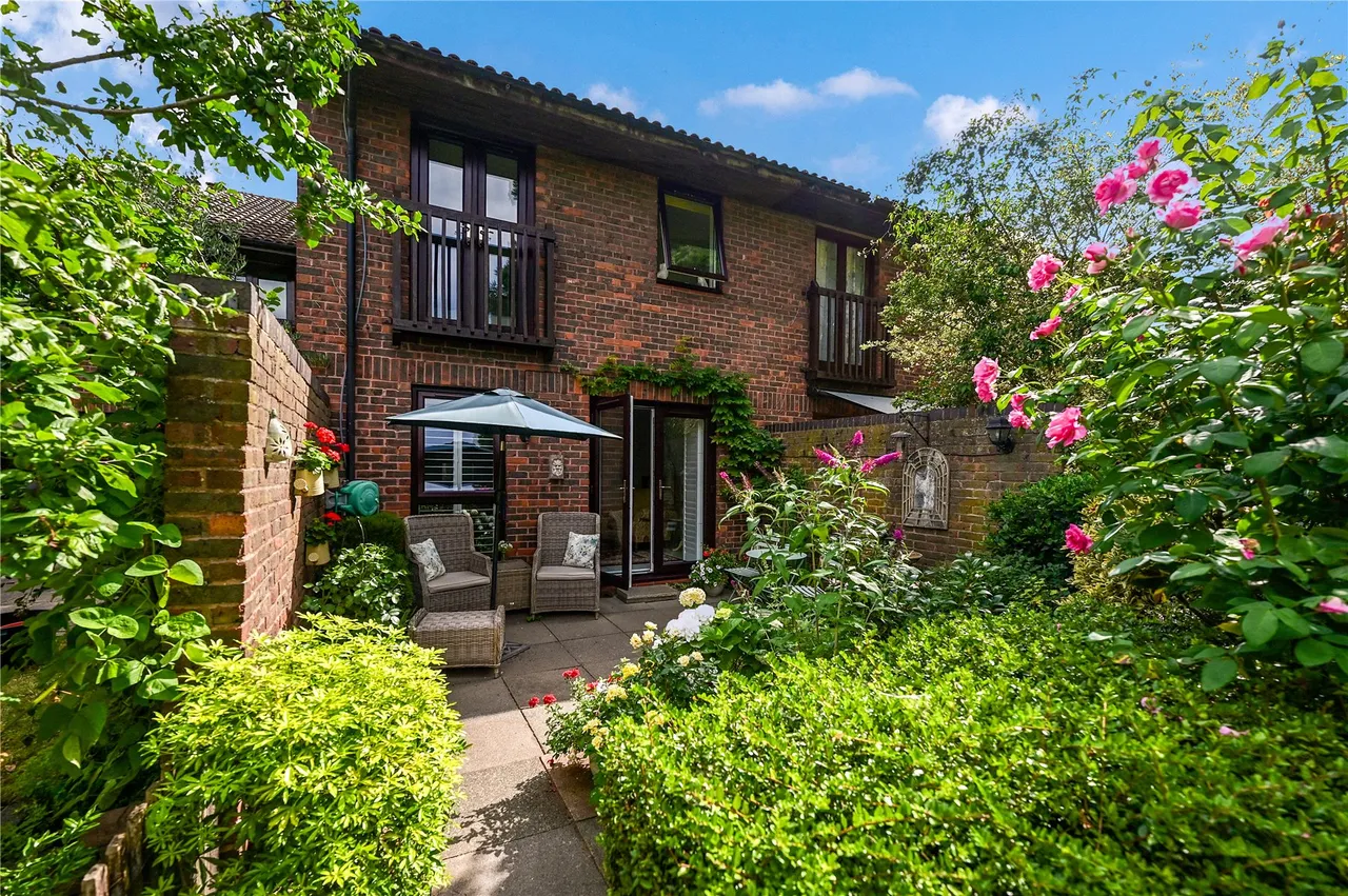 3 bed house for sale, Island Close, Staines, TW18