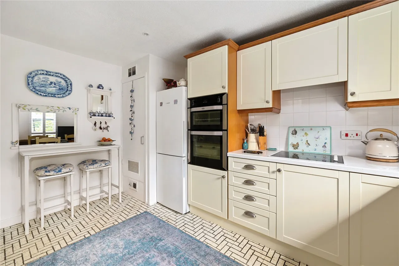 Island Close, Staines, TW18, photo 4
