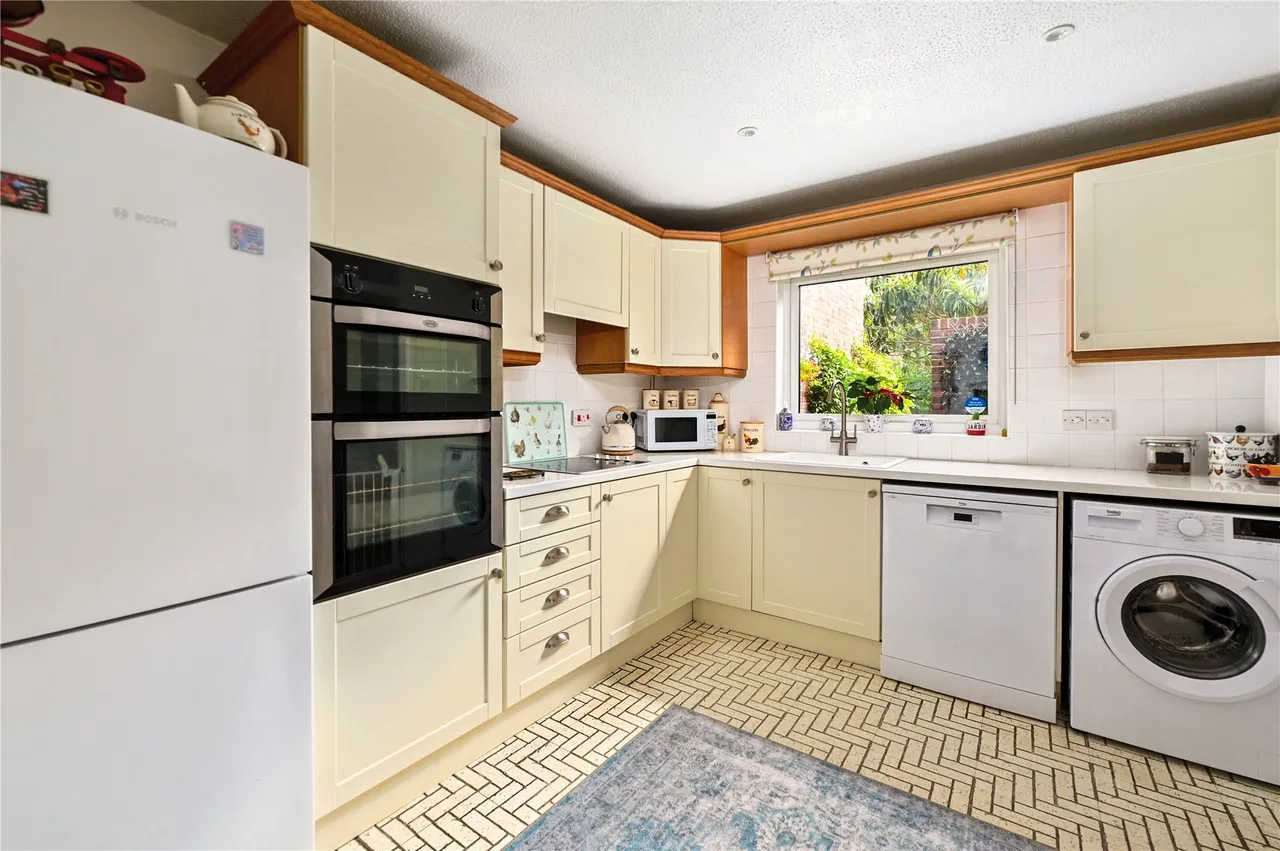 Island Close, Staines, TW18, photo 15