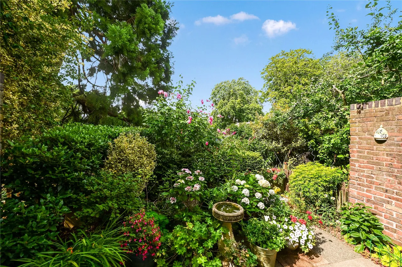 Island Close, Staines, TW18, photo 17