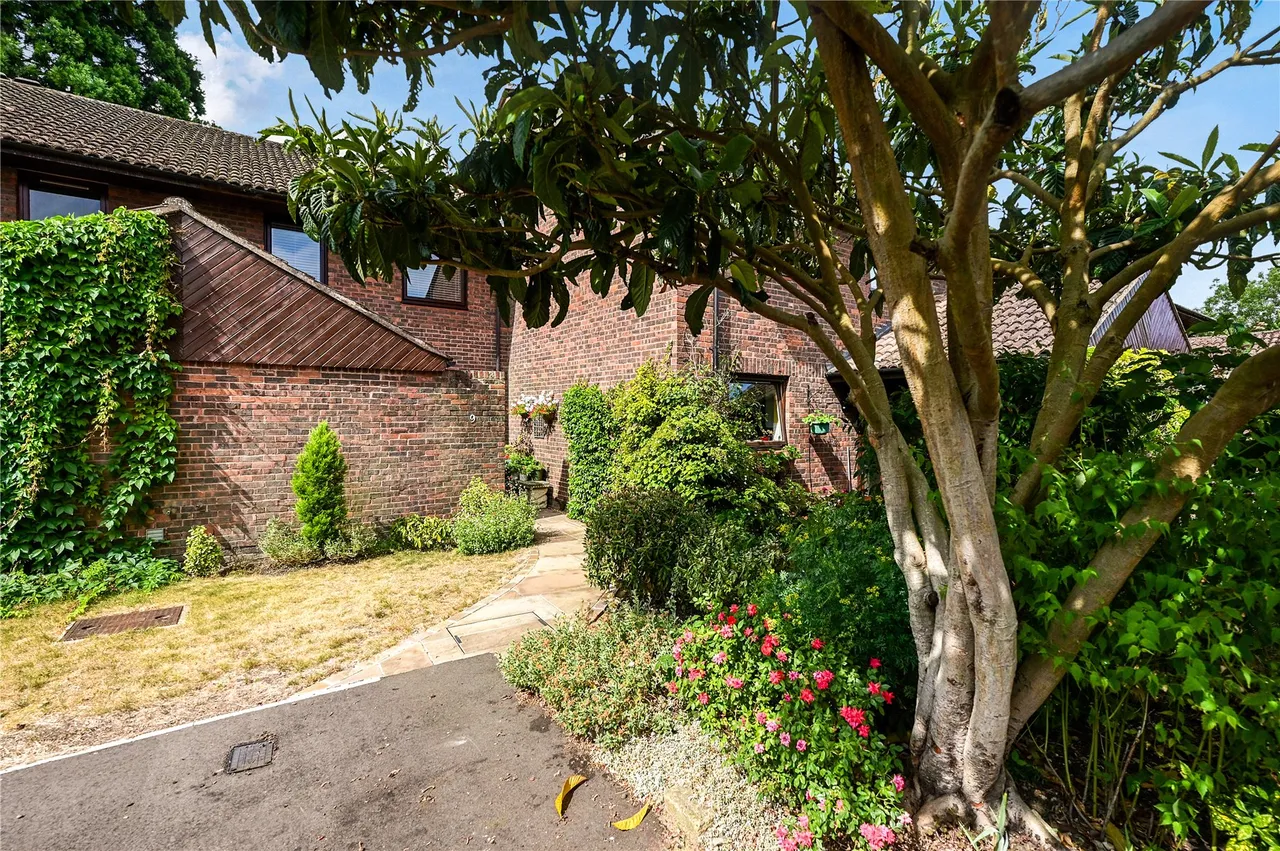 Island Close, Staines, TW18, photo 5