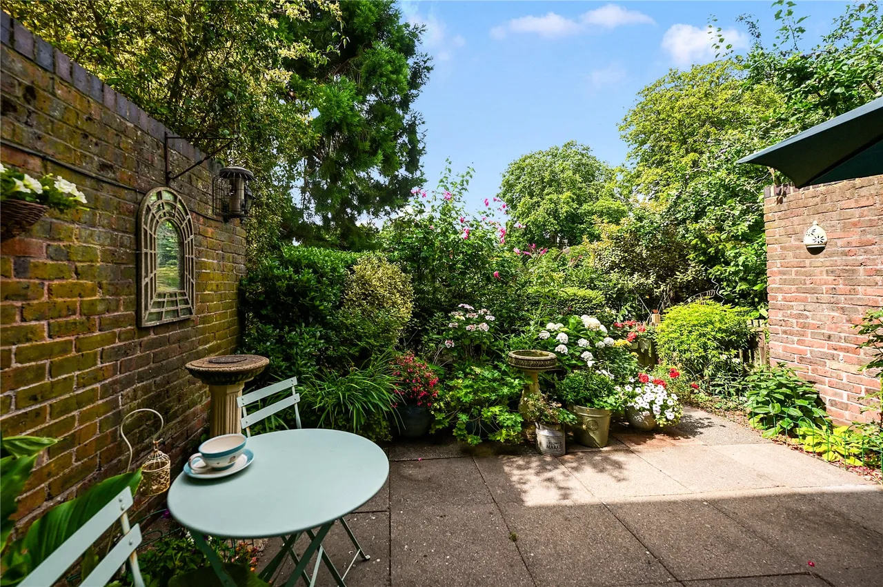Island Close, Staines, TW18, photo 7
