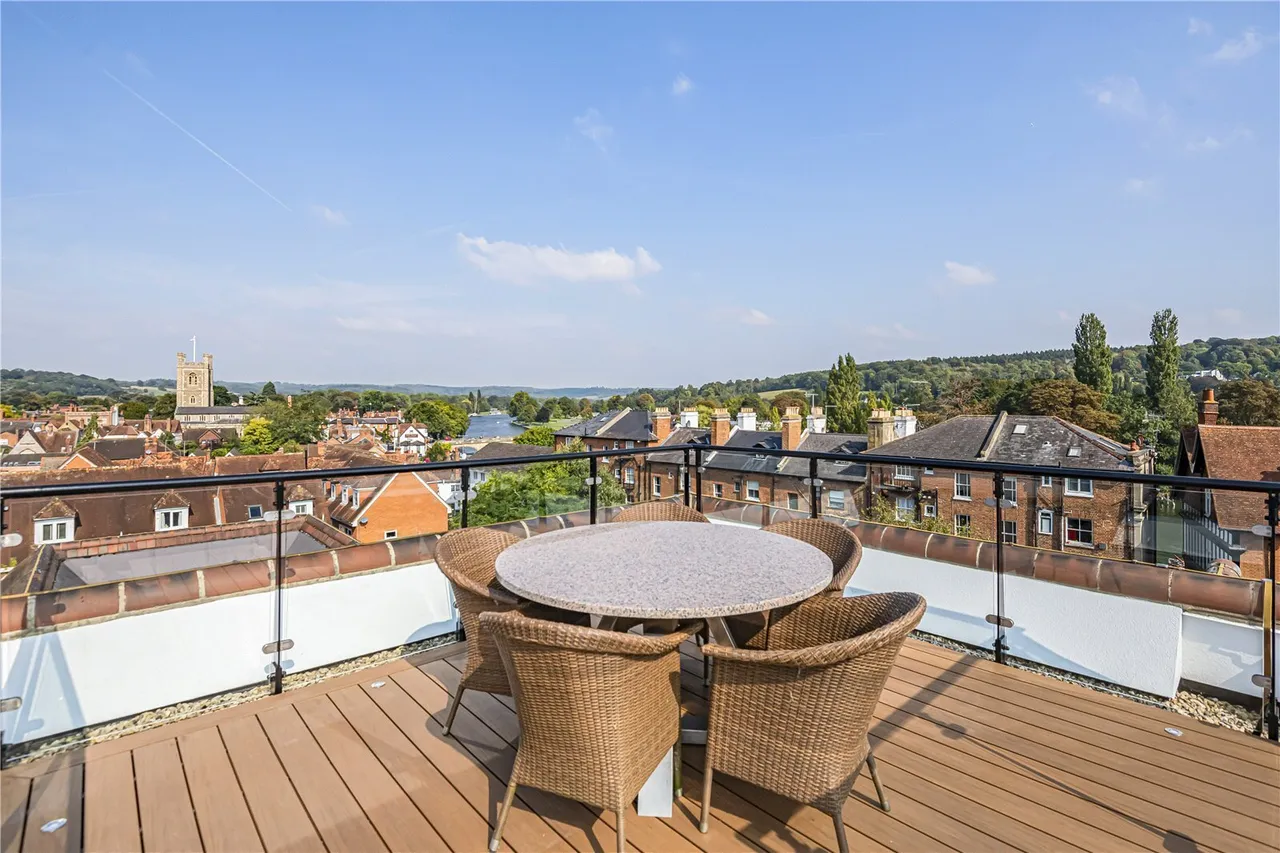 3 bed property for sale, Station Road, Henley-on-Thames, RG9