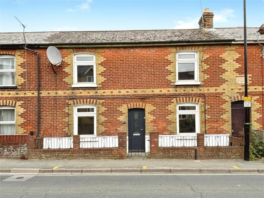 3 bed house for sale, Hunnyhill, Newport, PO30