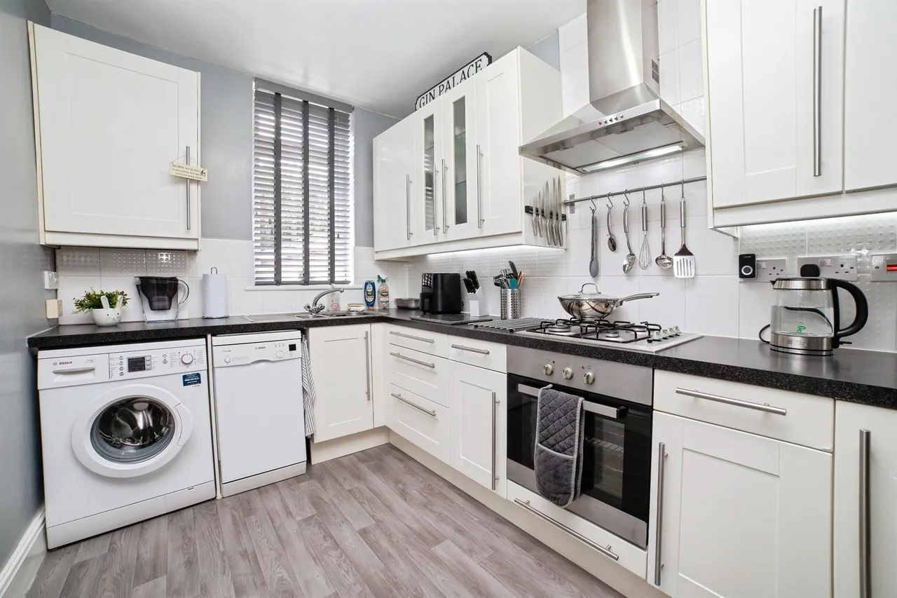 Market Street, Heanor, DE75, photo 3