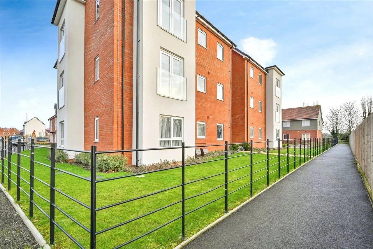 2 bed flat for sale — Delphinium Place, STAFFORD, Staffordshire, ST17