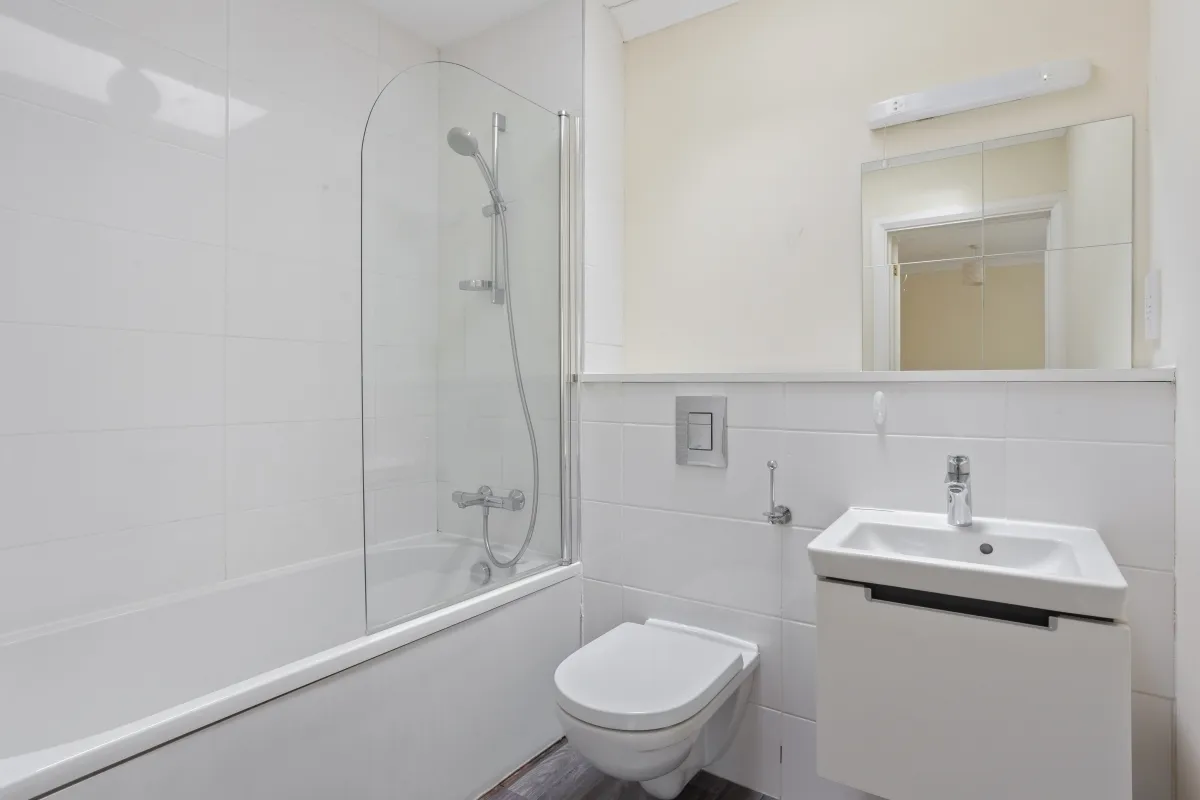 Longcross Road, Chertsey, KT16, photo 17