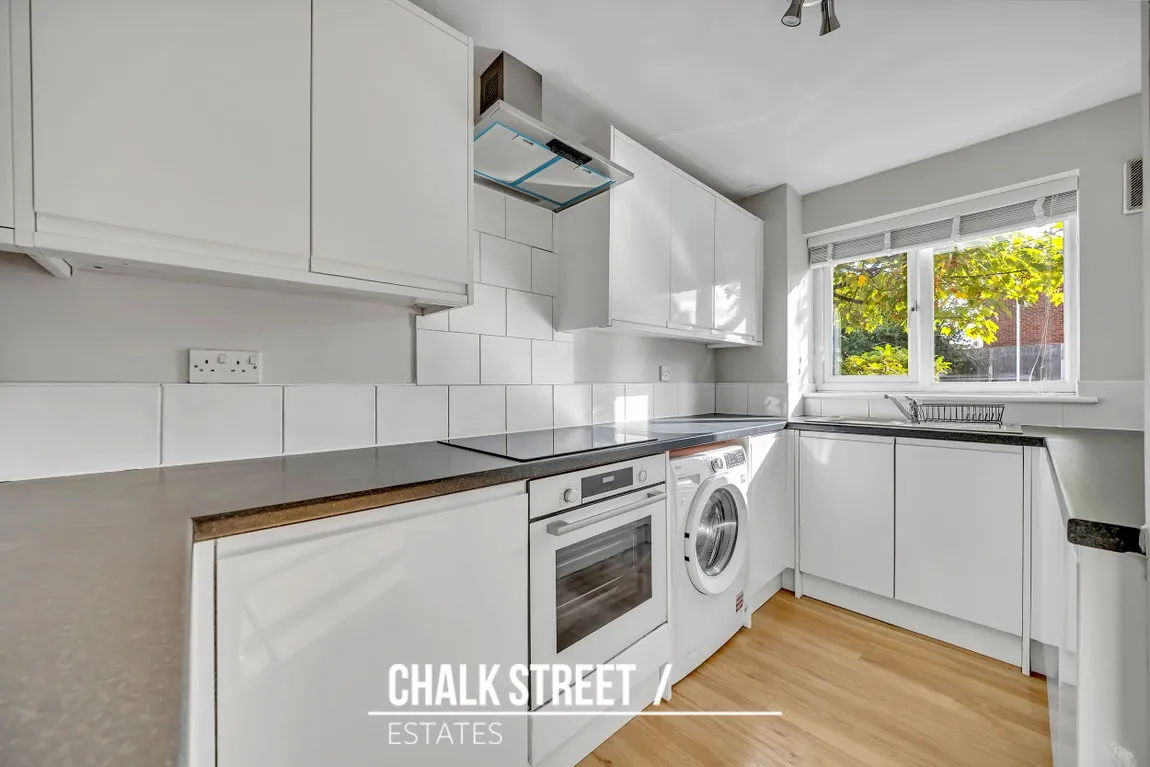 Latimer Drive, Hornchurch, RM12, photo 5