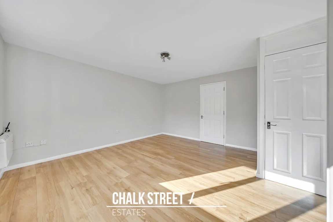 Latimer Drive, Hornchurch, RM12, photo 4