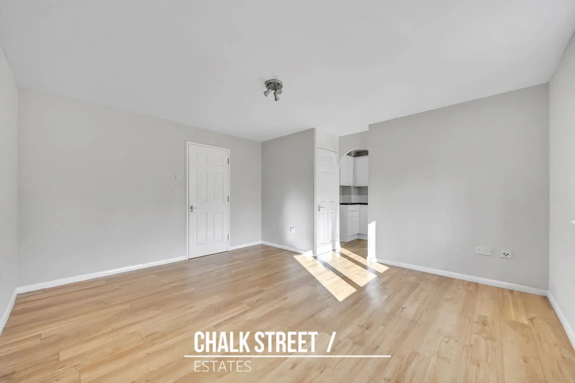 Latimer Drive, Hornchurch, RM12, photo 3
