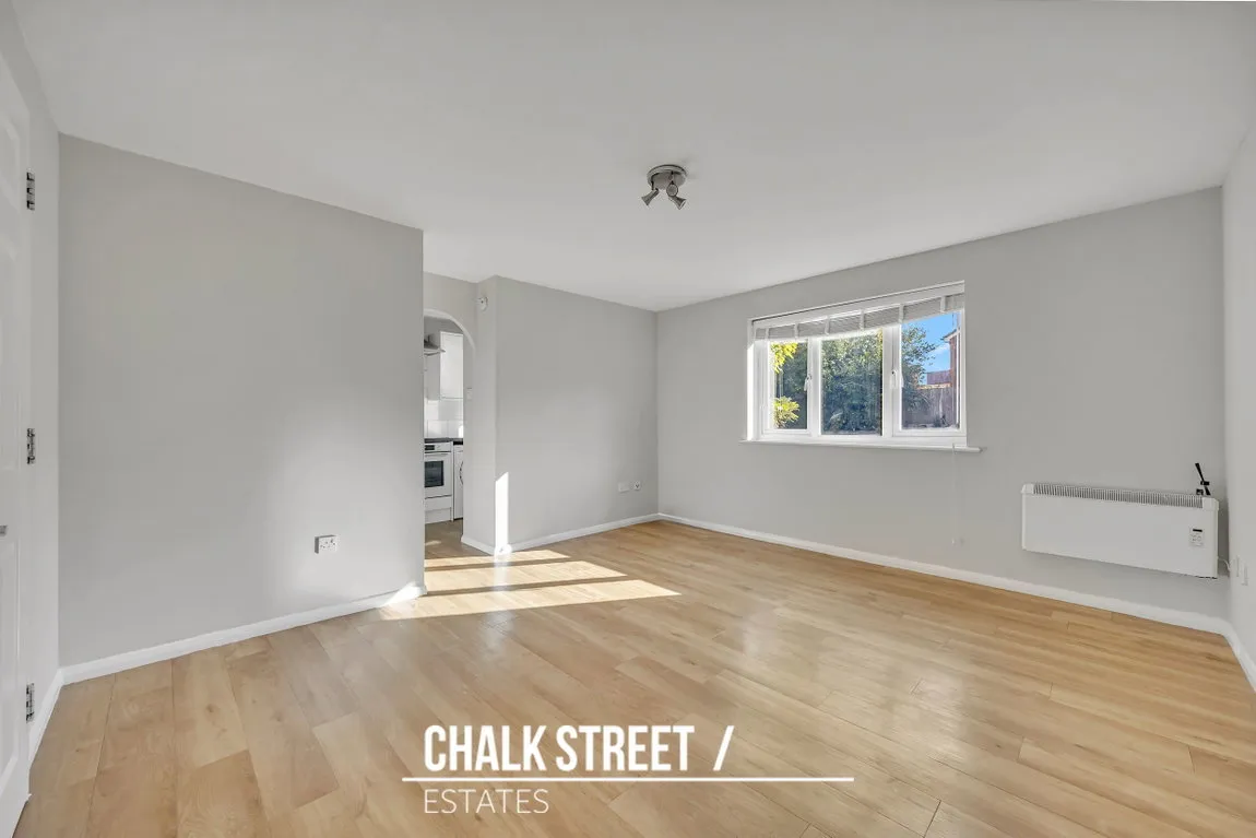 Latimer Drive, Hornchurch, RM12, photo 2
