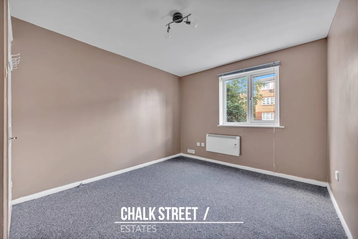 Latimer Drive, Hornchurch, RM12, photo 9