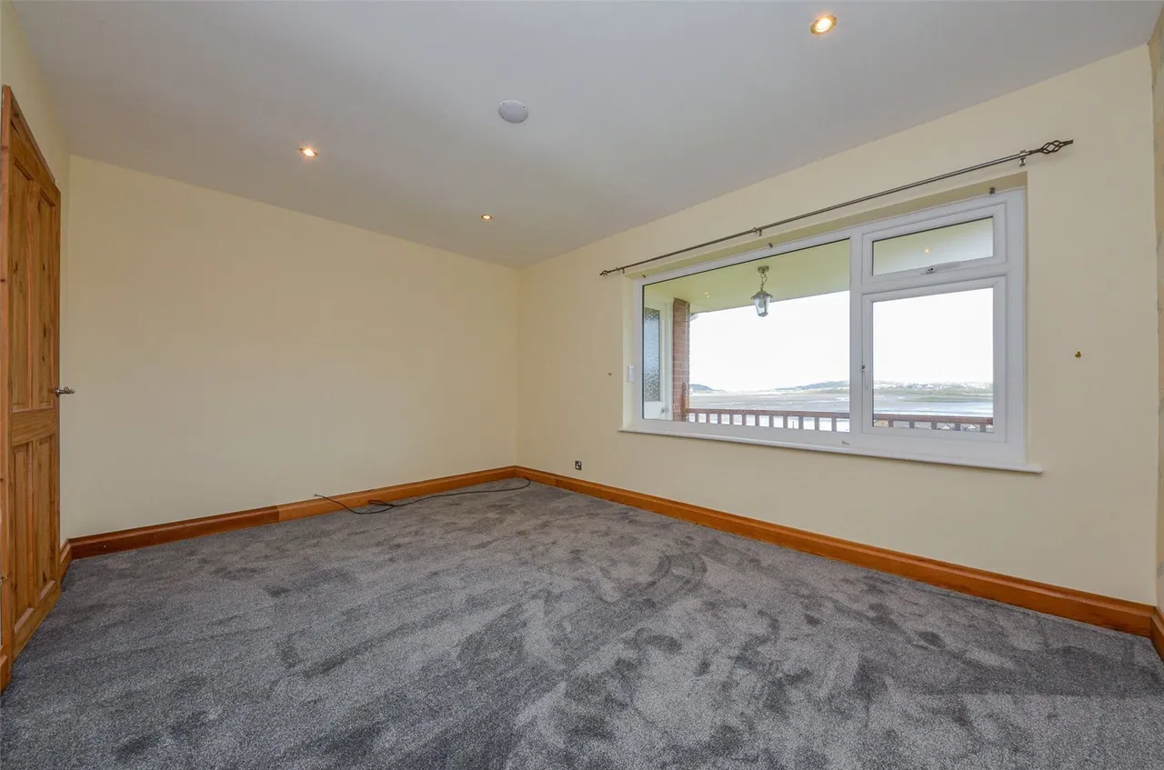 Ffordd Naddyn, Glan, photo 11