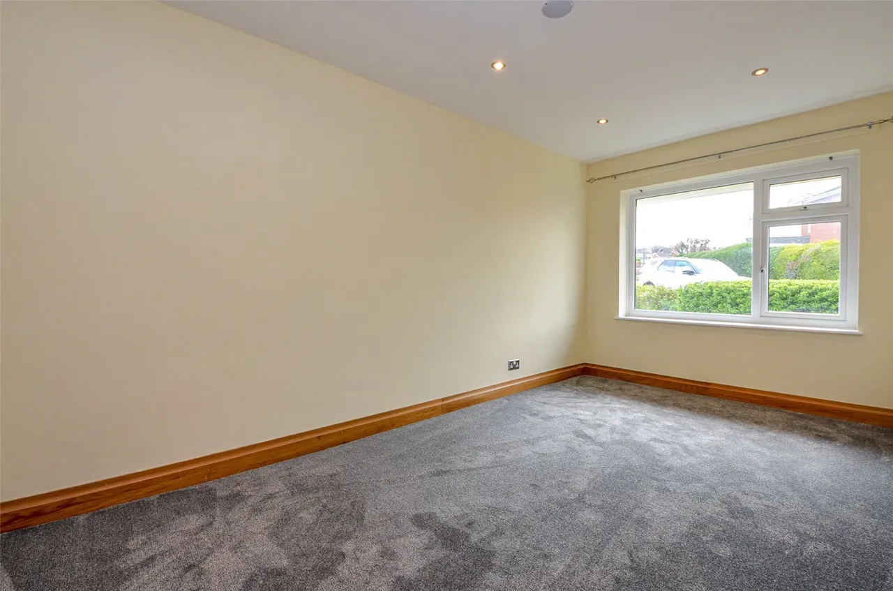 Ffordd Naddyn, Glan, photo 6