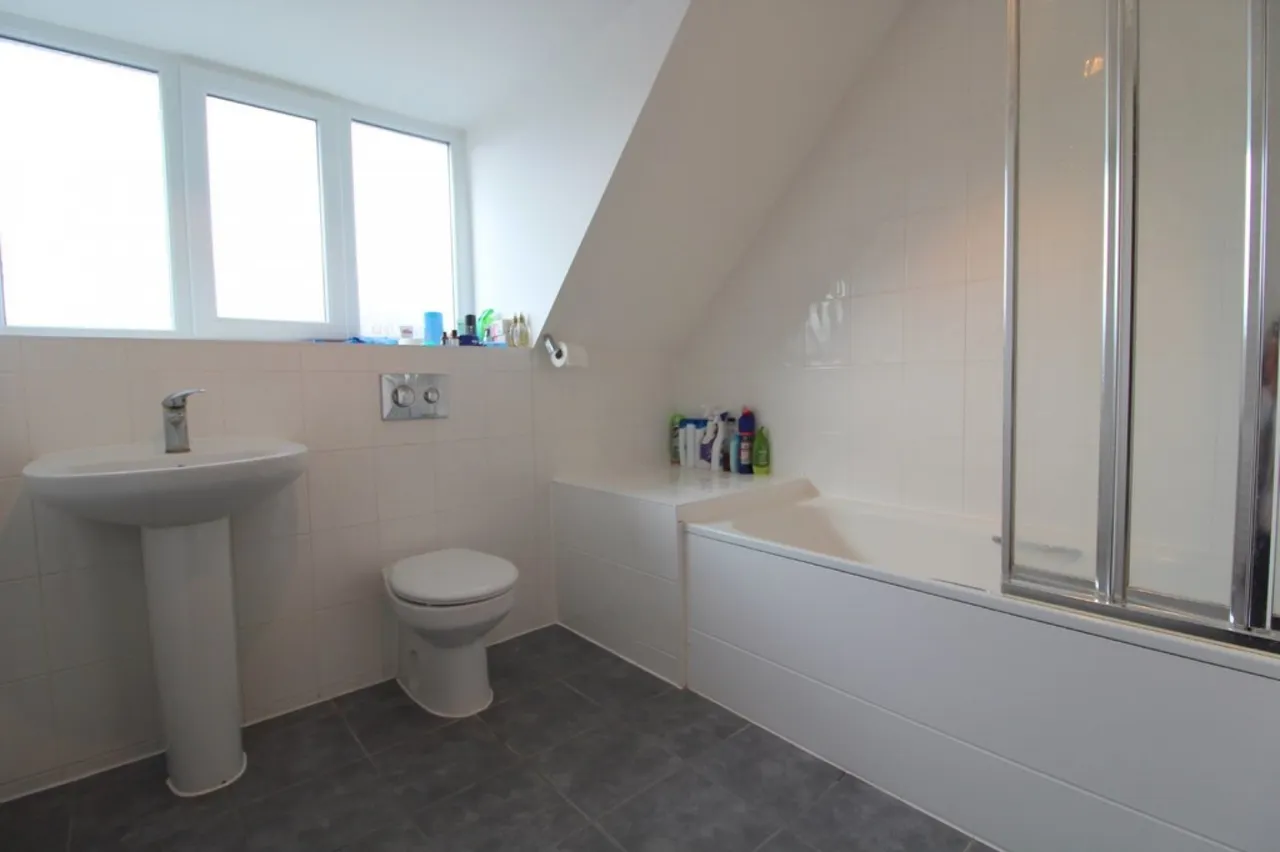 Church Road, Ashford, photo 12