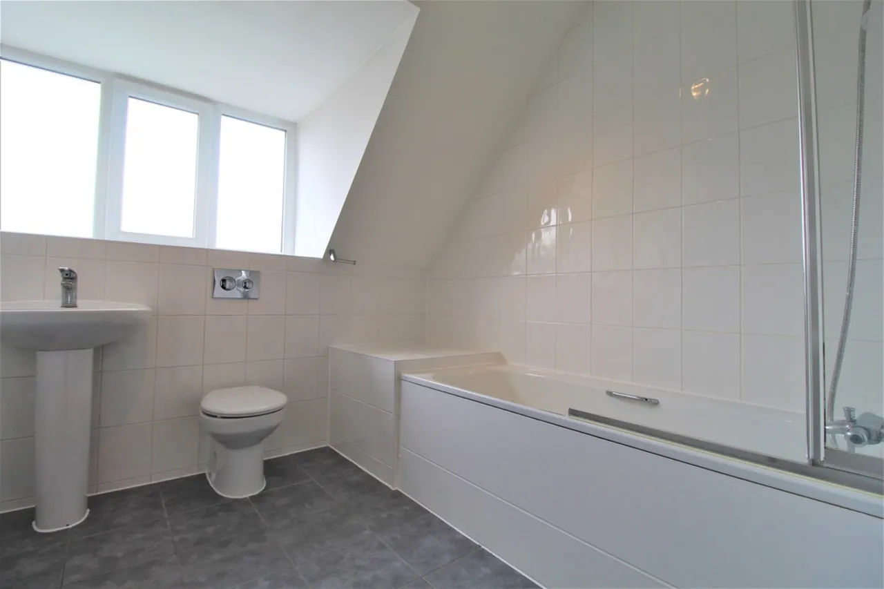 Church Road, Ashford, photo 3