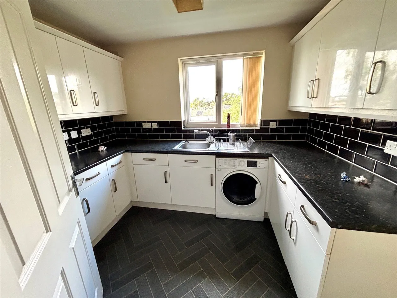 Straight Mile Court, Burnley, BB11, photo 3