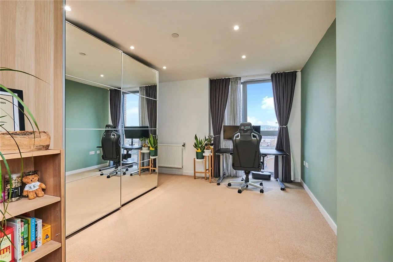 East Ferry Road, London, E14, photo 12