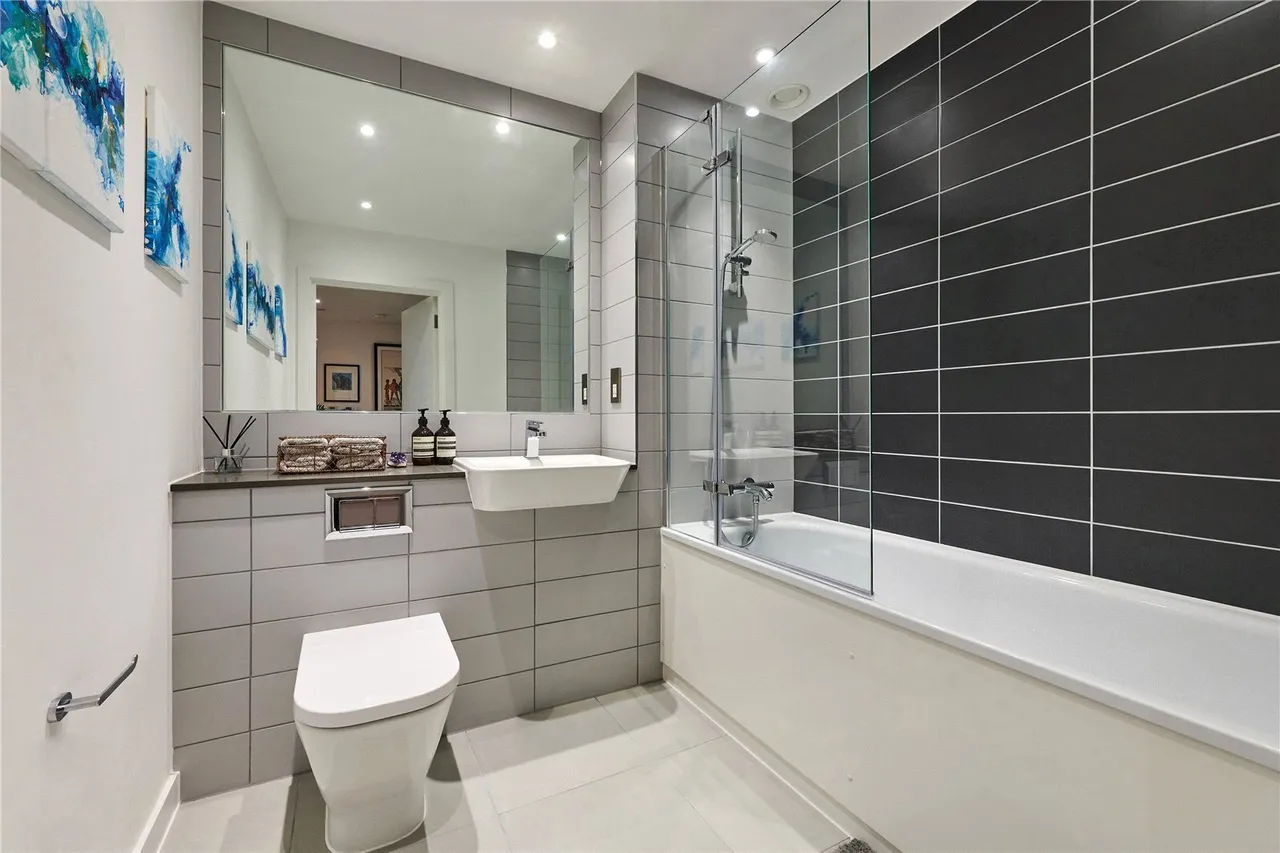 East Ferry Road, London, E14, photo 11