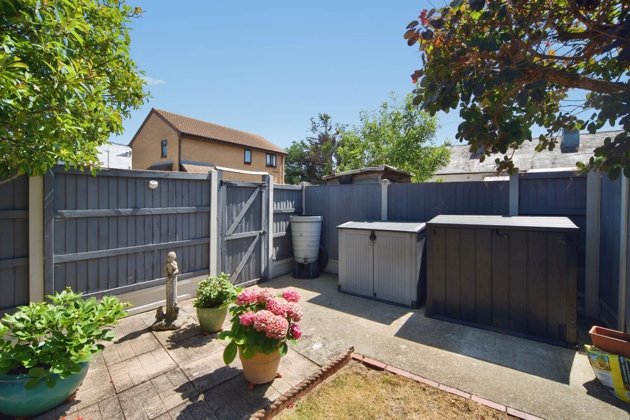 Halbutt Street, Dagenham, Essex, RM9, photo 10