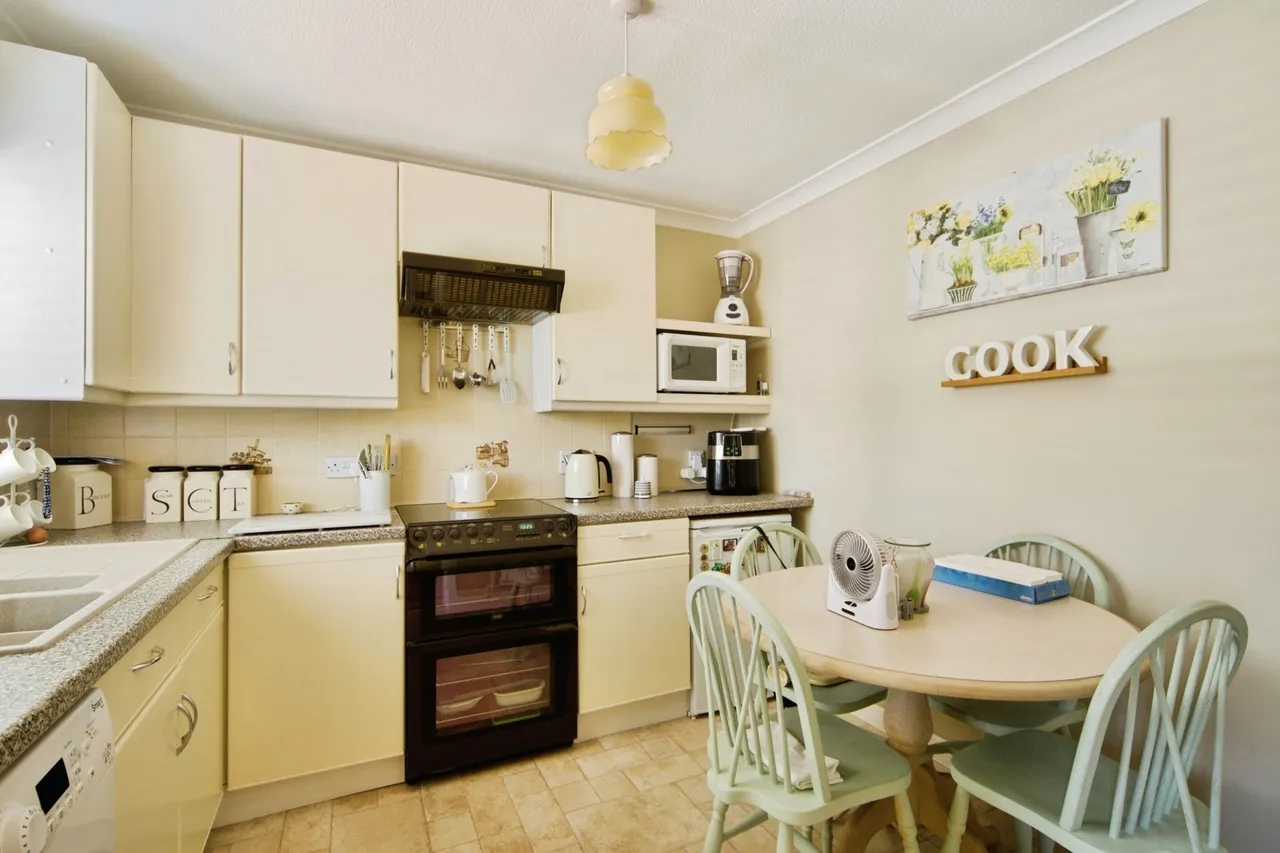 Halbutt Street, Dagenham, Essex, RM9, photo 12