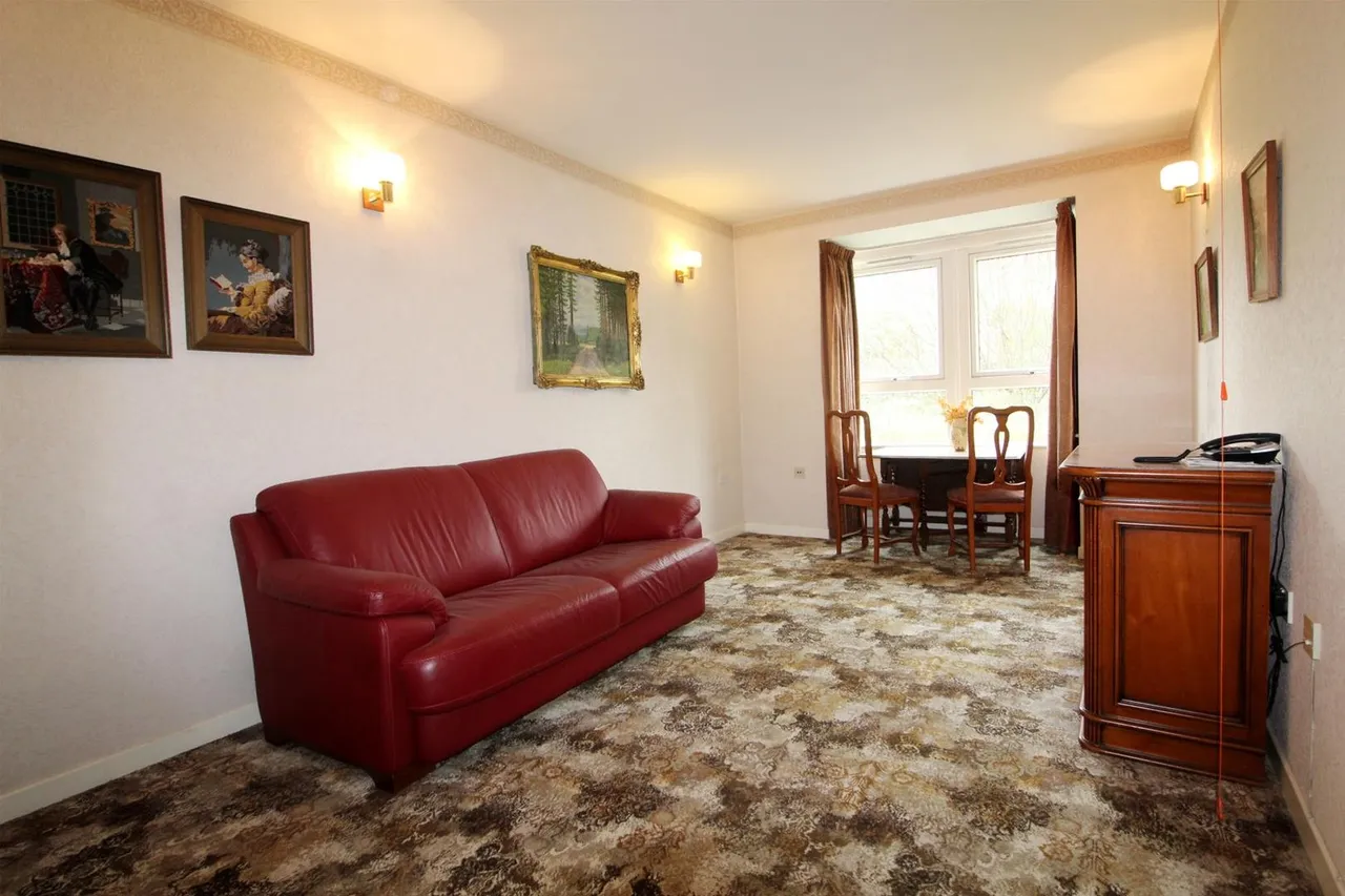 Potters Lane, Barnet EN5 5BA, photo 2