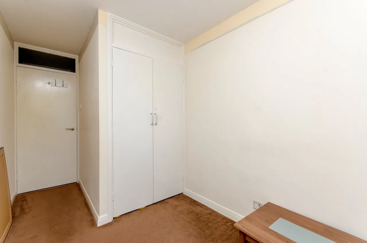 24 Tenbury Close, London, photo 8