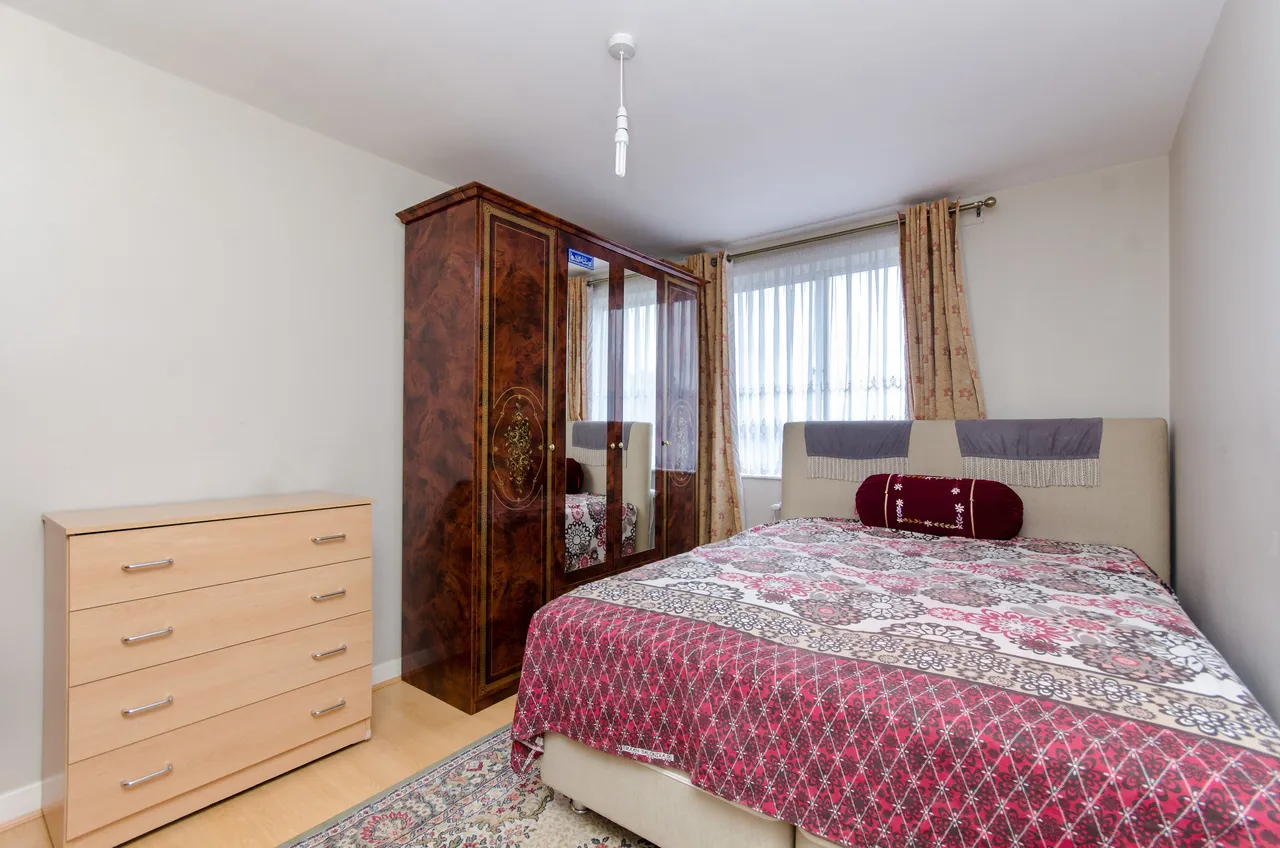 24 Tenbury Close, London, photo 4
