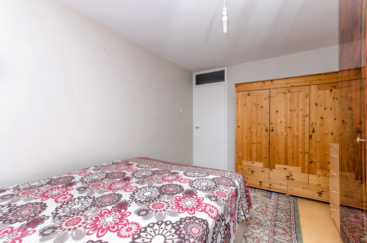 24 Tenbury Close, London, photo 9