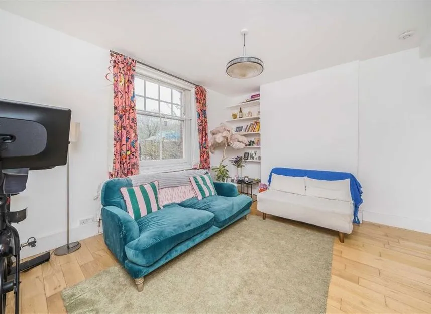 2 bed flat for sale, Montclare Street, Bethnal Green, E2
