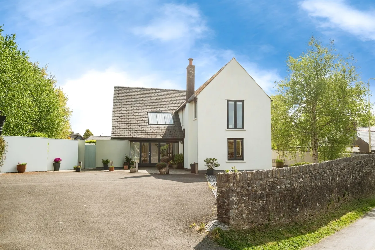 4 bed house for sale, Fernley, CF5