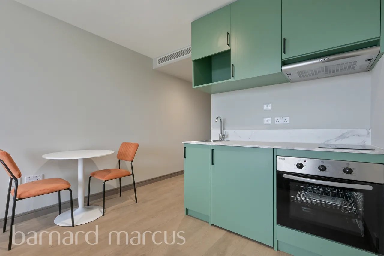 Victoria Road, Feltham, TW13, photo 3