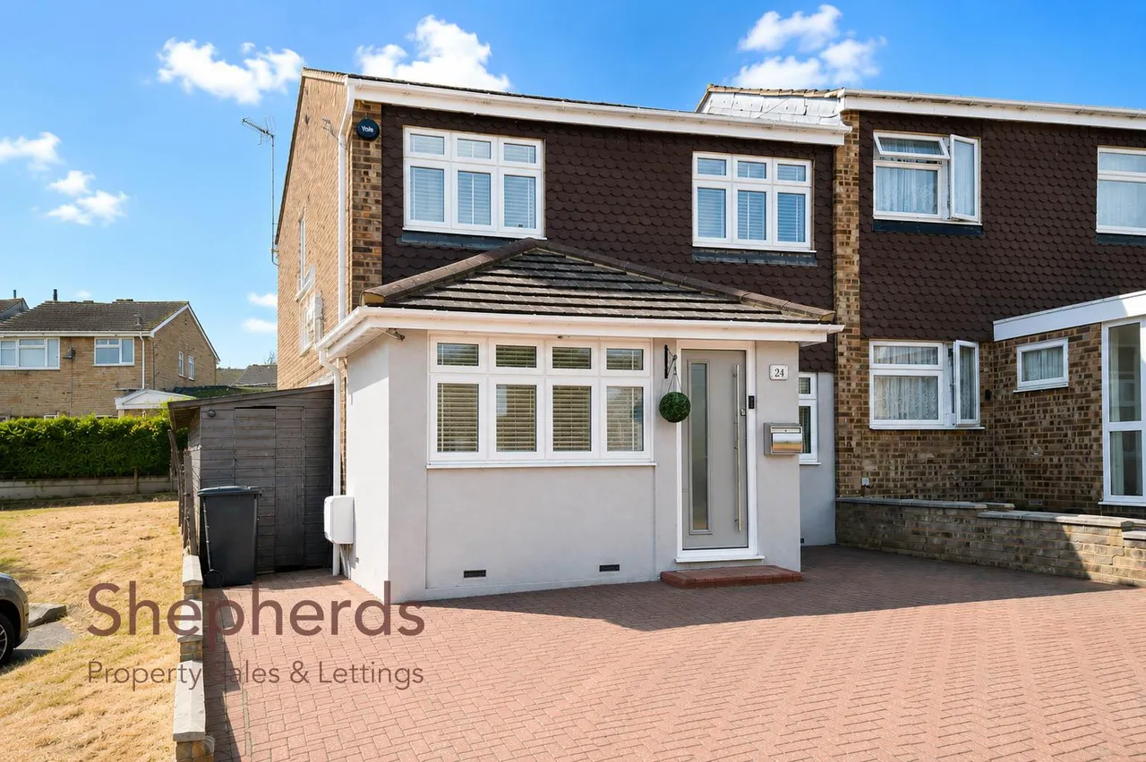 4 bed house for sale, Fleming Close, West Cheshunt, EN7