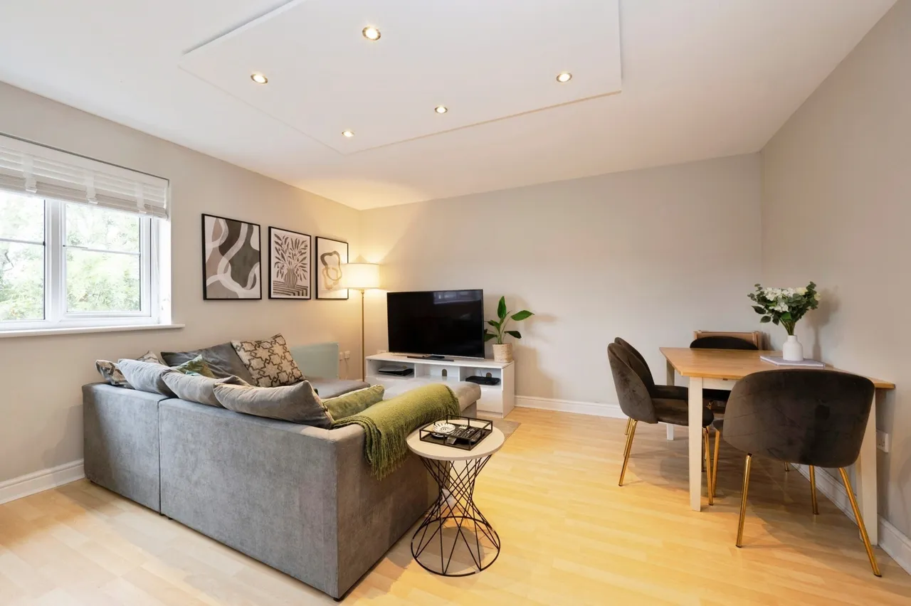 Sherriff Close, Esher, KT10, photo 11