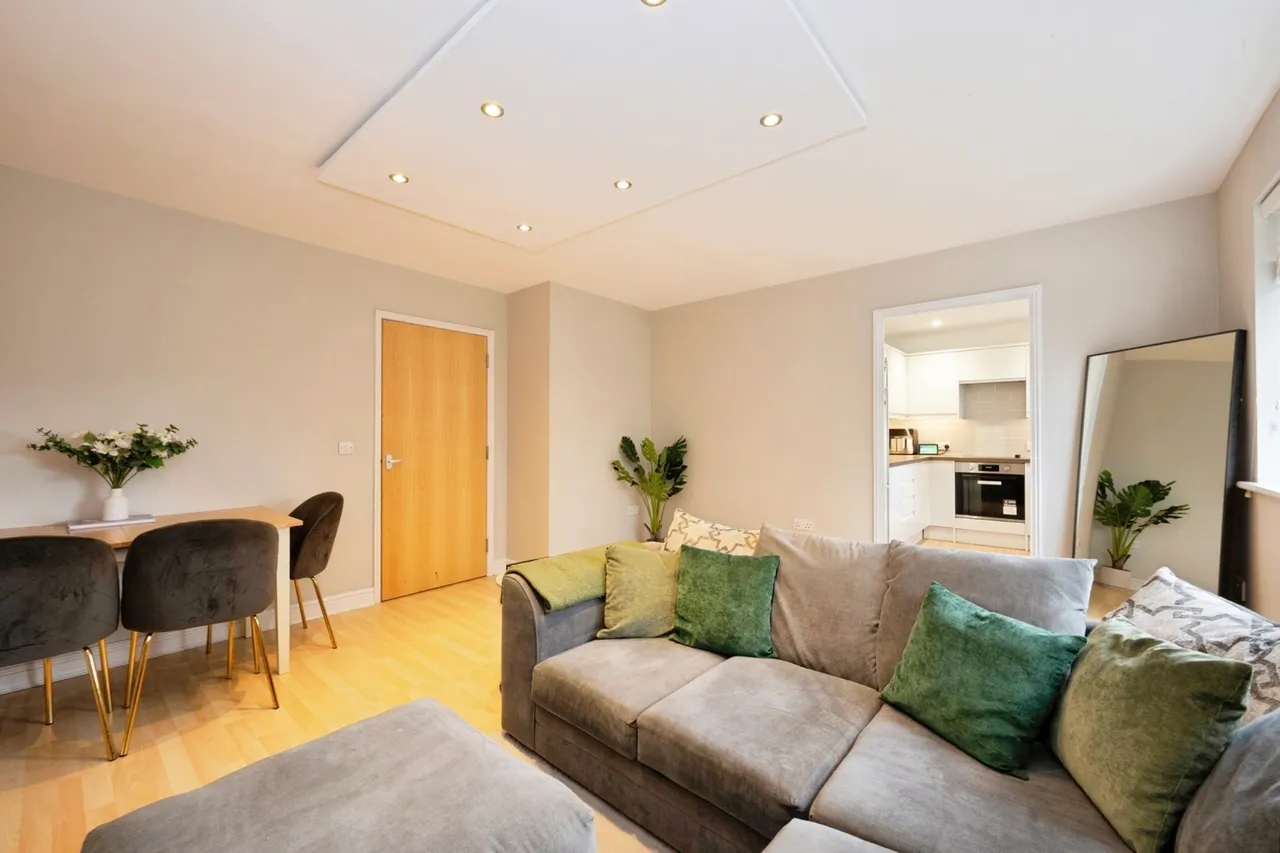 Sherriff Close, Esher, KT10, photo 4