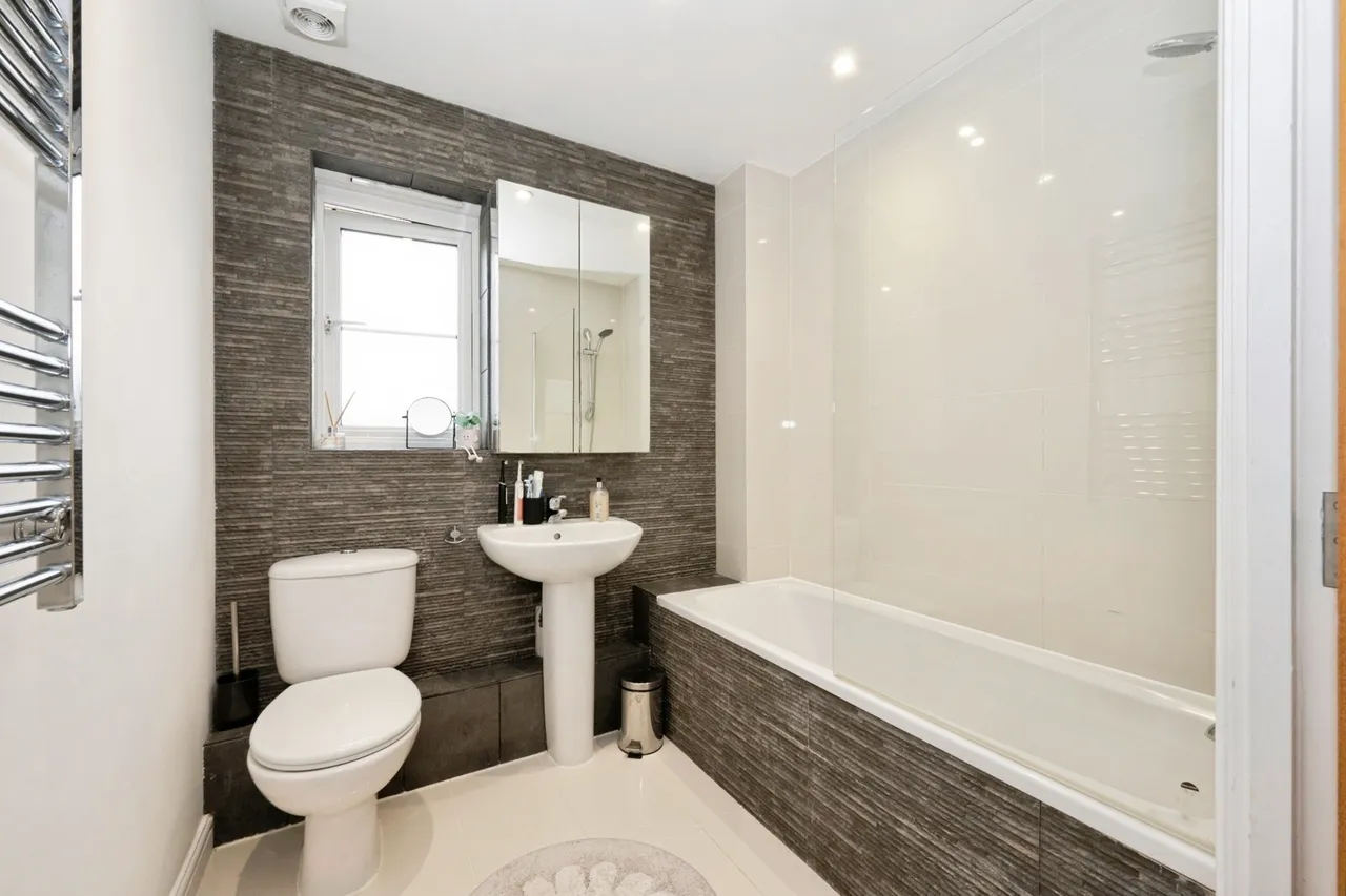 Sherriff Close, Esher, KT10, photo 7