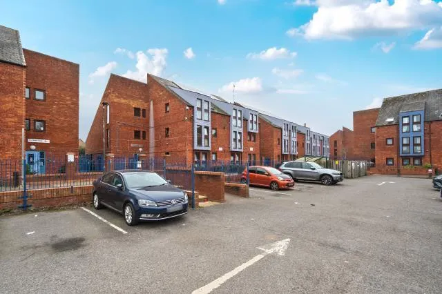 Enid Blyton House, Wycliffe End, HP19, photo 21