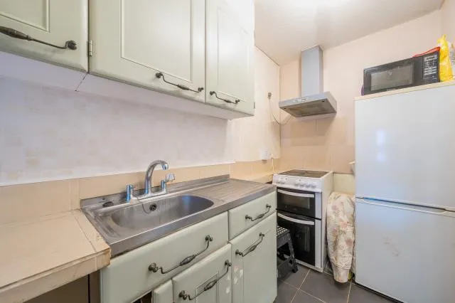 Enid Blyton House, Wycliffe End, HP19, photo 4