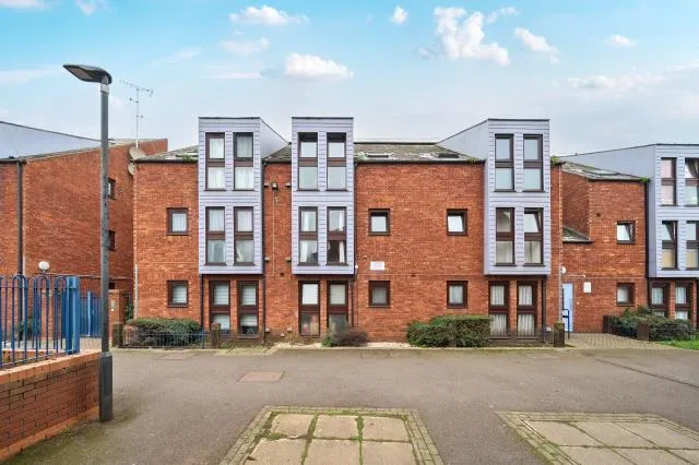 1 bed flat for sale, Enid Blyton House, Wycliffe End, HP19