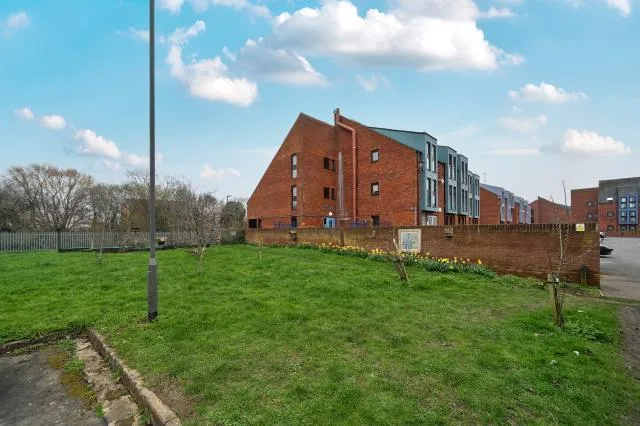 Enid Blyton House, Wycliffe End, HP19, photo 20