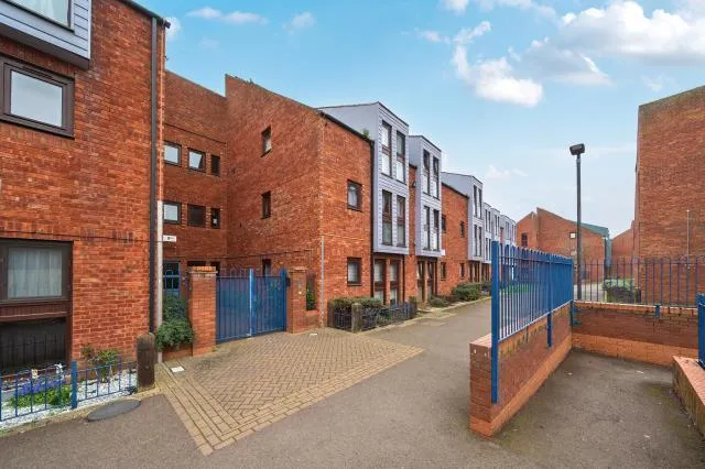 Enid Blyton House, Wycliffe End, HP19, photo 16